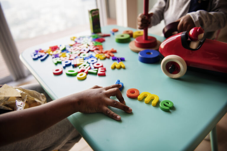 kids with toys table 1 768x512